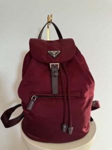 Prada Nylon Backpack – Bordowy Plecak Luksusowy