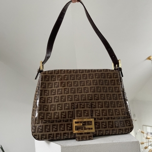 FENDI Mama Bucket Shoulder Bag – Luksusowa Torebka na Ramię z Powlekanym Płótnem i Skórą (1)