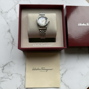 Salvatore Ferragamo, szwajcarski zegarek kwarcowy, srebrny, koperta 28mm  + box