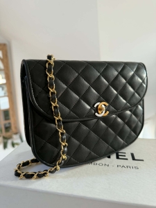 Chanel Paris Limited Edition Half Moon Matelassé – Czarna torebka na ramię z jagnięcej skóry