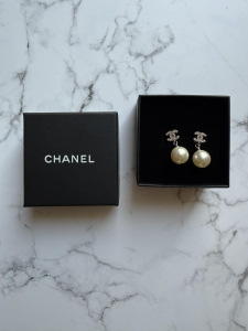 Chanel kolczyki z perełką 