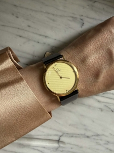 OMEGA DeVille, oryginalny szwajcarski zegarek unisex, kwarcowy, złota koperta 32mm, slim