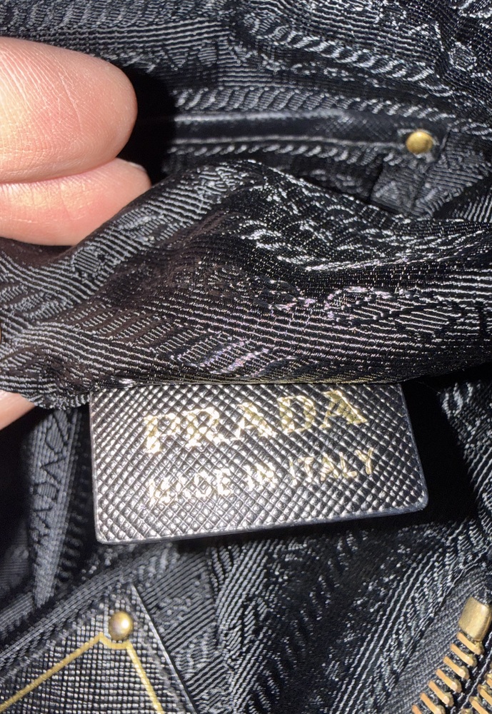 prada czarna torba na ramię (12).jpeg