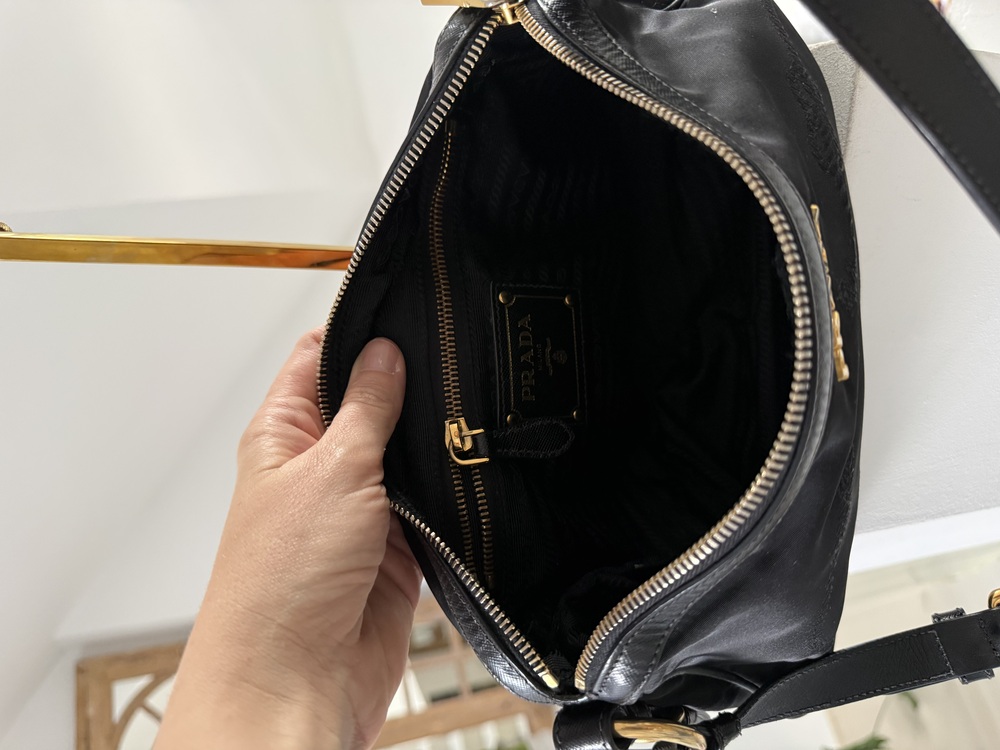 prada czarna torba na ramię (13).jpeg