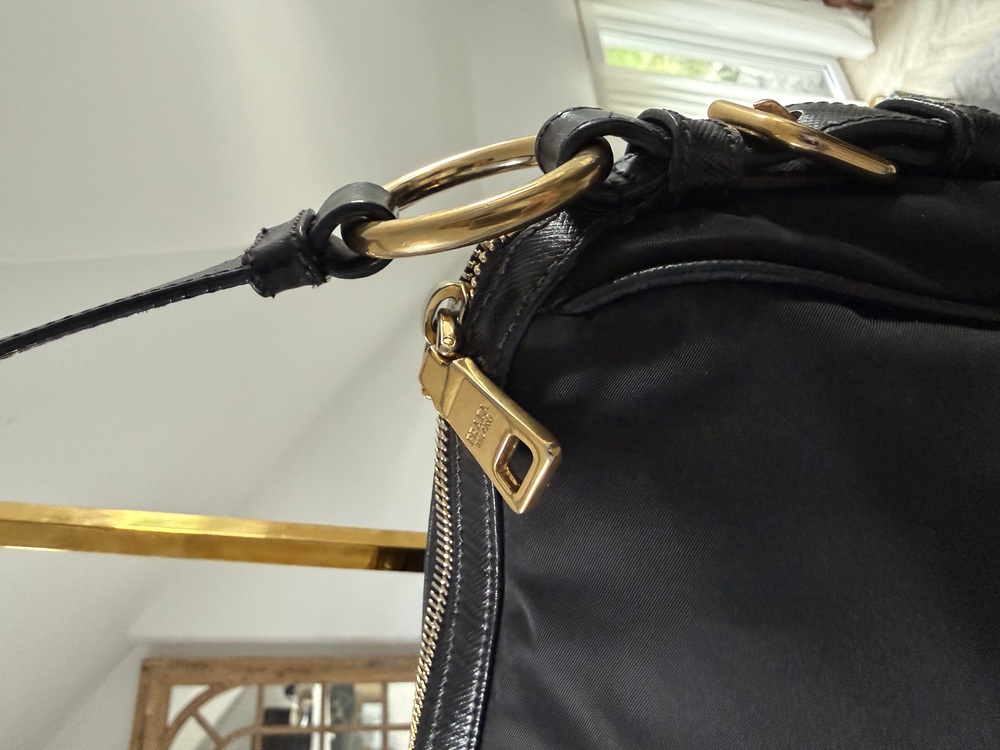 prada czarna torba na ramię (17).jpeg