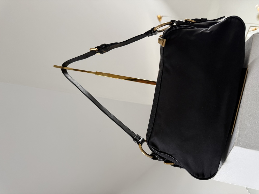 prada czarna torba na ramię (19).jpeg