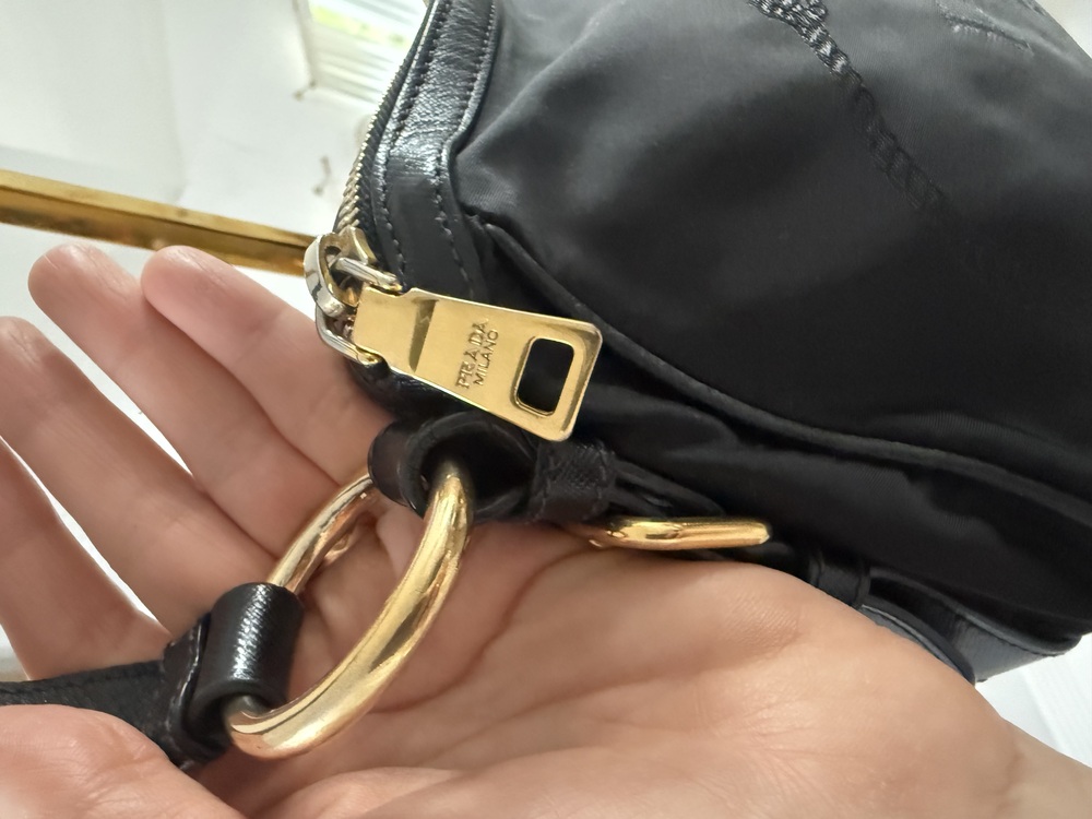 prada czarna torba na ramię (22).jpeg