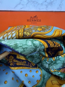 Hermès jedwabna duża chusta motyw Carpe Diem +box