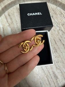 Chanel klipsy turnlock pozłacane + pudełeczko 