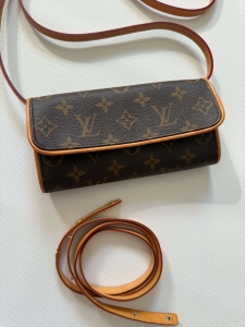Louis Vuitton Pochette Twin PM  torba na ramię (1)