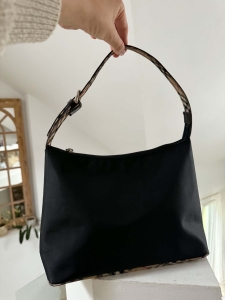 Burberry torba nylonowa na ramię czarna