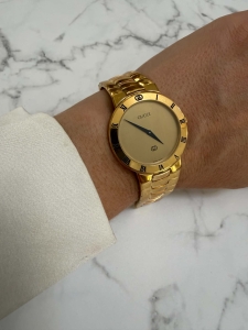 GUCCI szwajcarski zegarek unisex, koperta 33mm, oryginalny na złotej bransolecie + BOX