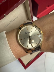 Salvatore Ferragamo, szwajcarski zegarek kwarcowy unisex, złoty, koperta 40mm + box 
