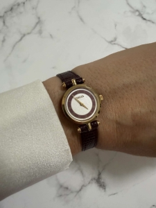 GUCCI szwajcarski zegarek vintage, w całości oryginalne elementy, pasek bordowy, koperta 22mm