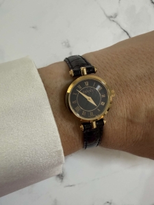 GUCCI szwajcarski zegarek vintage, w całości oryginalne elementy, czarny pasek i tarcza, koperta 22mm 