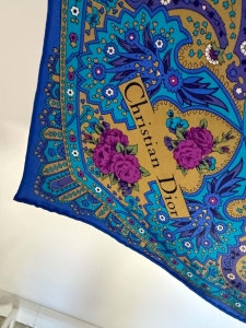 Jedwabna Apaszka Christian Dior – Blue & Gold Paisley Pattern 